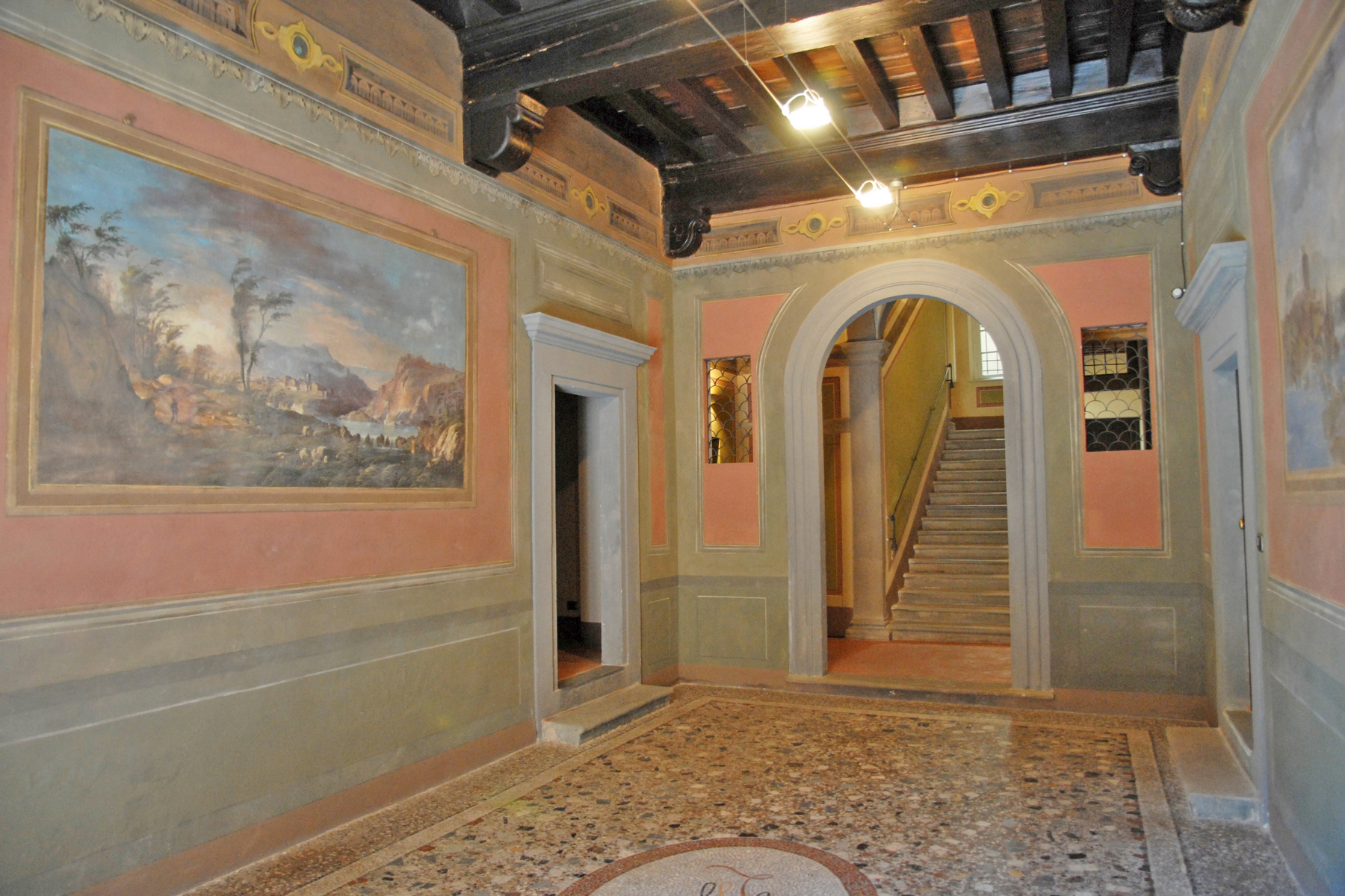Appartamento in Vendita a Lucca via guinigi
