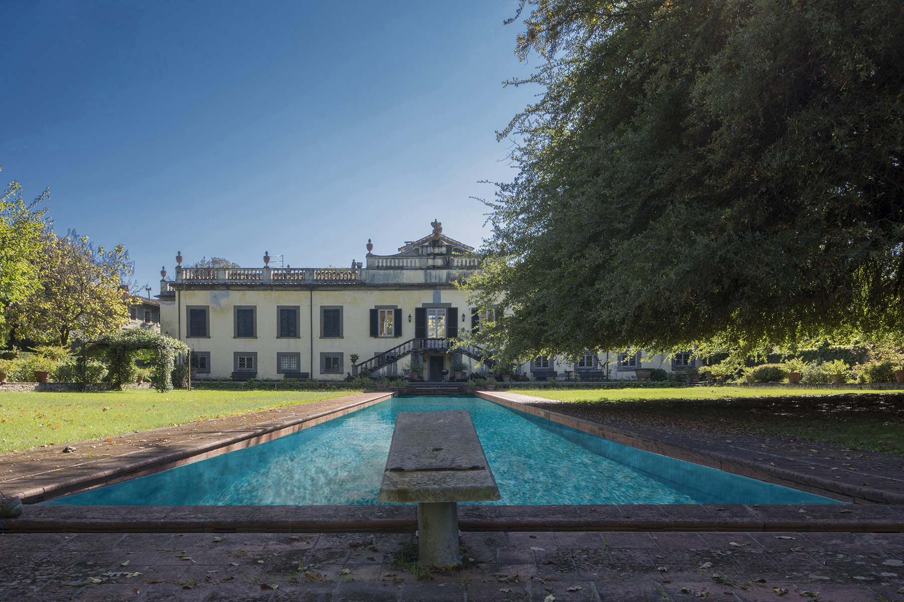 Villa in Vendita a Lucca: 5 locali, 2451 mq - Foto 1