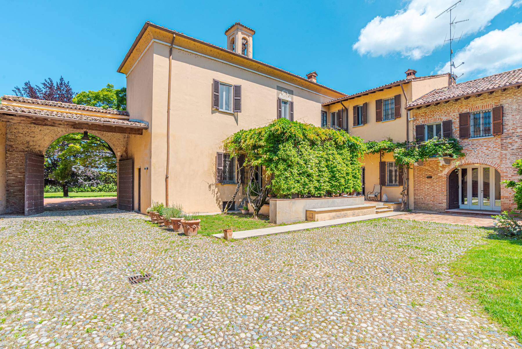 Villa in Vendita a Pavia strada sora