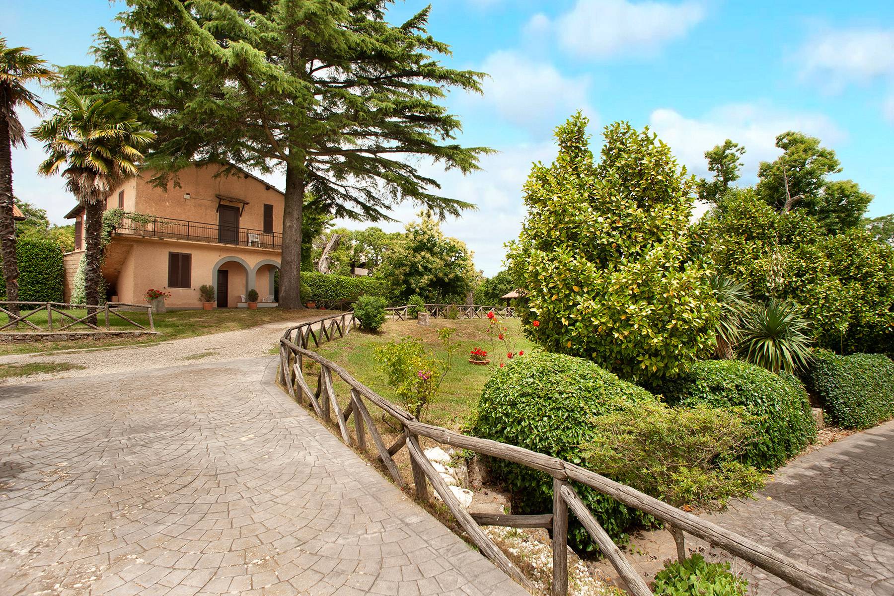 Villa in Vendita a Ronciglione: 5 locali, 500 mq - Foto 3