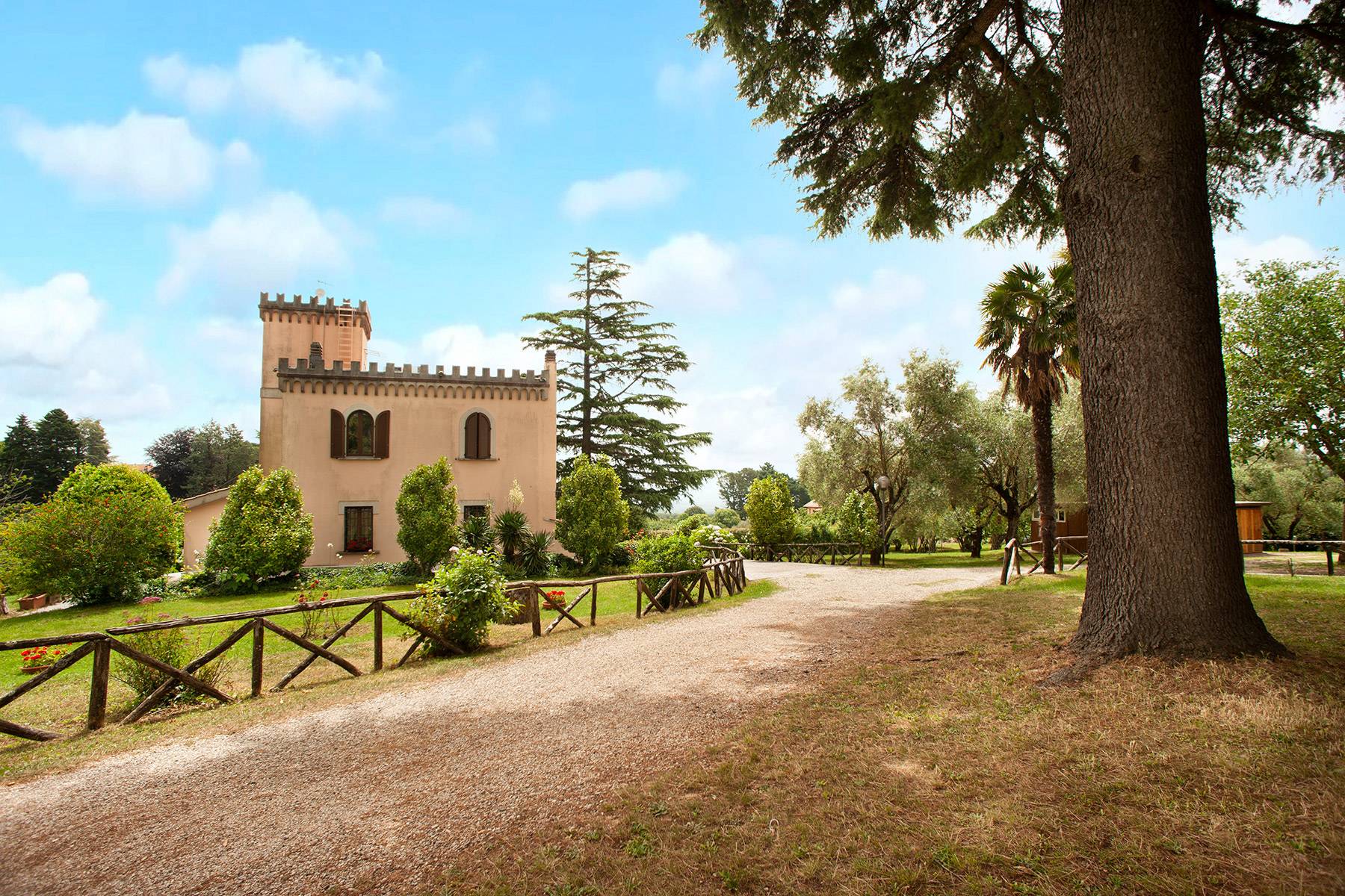 Villa in Vendita a Ronciglione: 5 locali, 500 mq - Foto 4