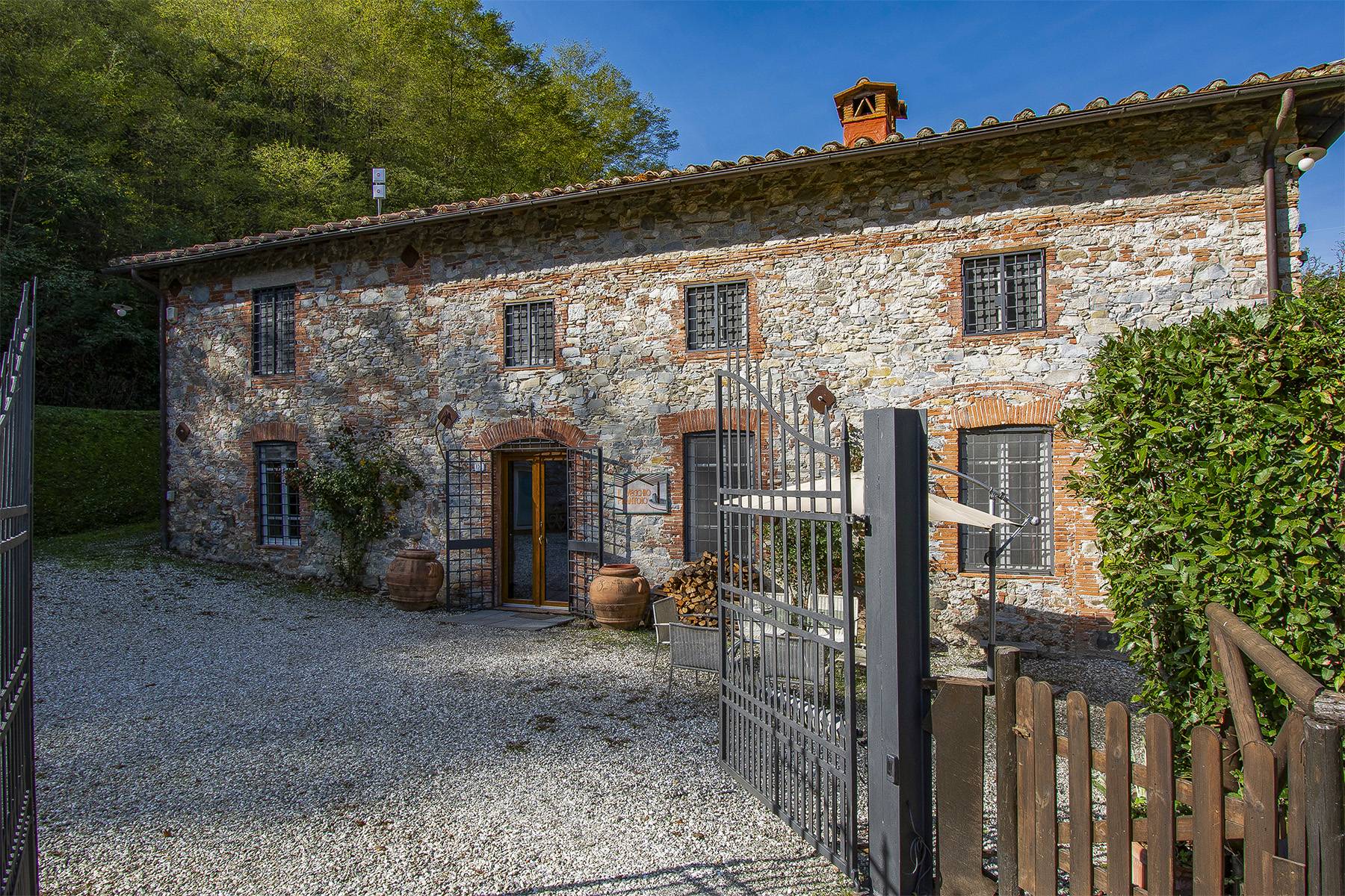 Villa in Vendita a Lucca: 5 locali, 610 mq - Foto 1