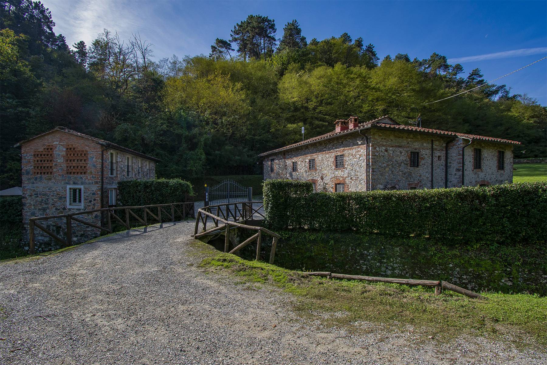 Villa in Vendita a Lucca: 5 locali, 610 mq - Foto 2
