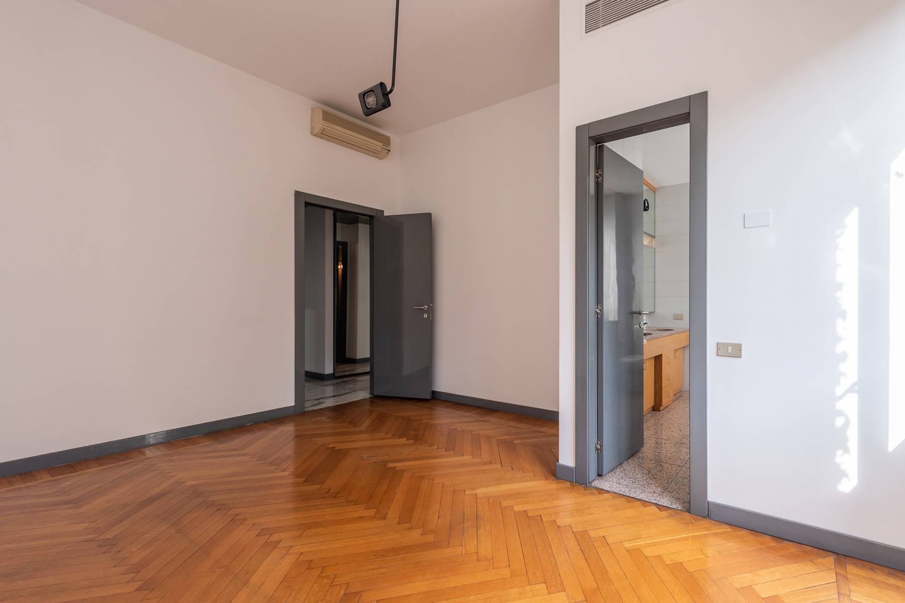 Ufficio-studio in Affitto a Milano: 5 locali, 206 mq - Foto 24