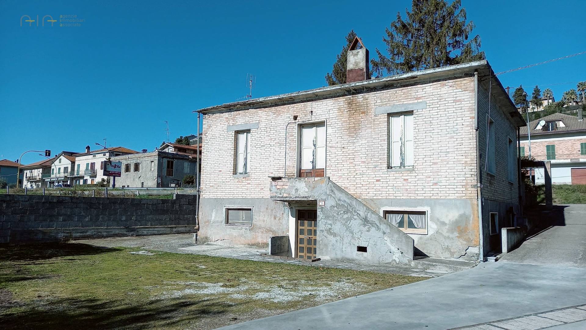 Casa indipendente di 200 mq a Colli del Tronto