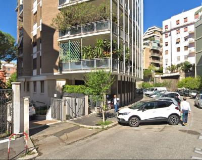 Study/Office for sale in Roma in Trieste area
