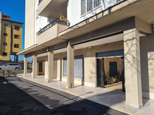 Locale/Negozio in vendita a Fonte Nuova in zona 