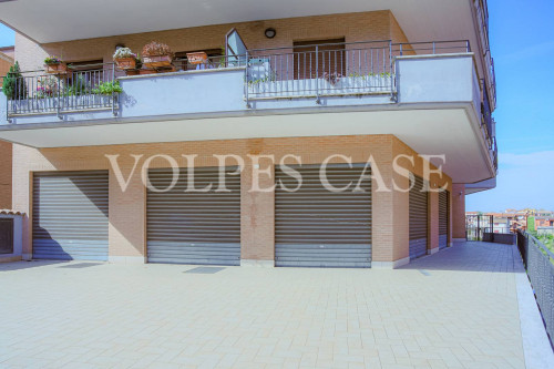 Locale/Negozio in affitto a Riano in zona 