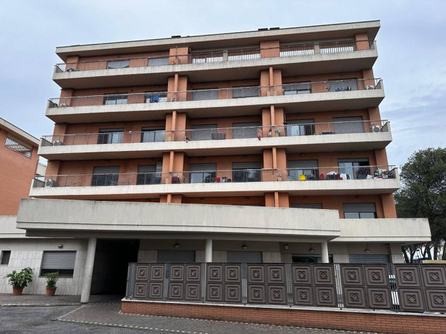Apartment building for sale in Roma in Romanina area