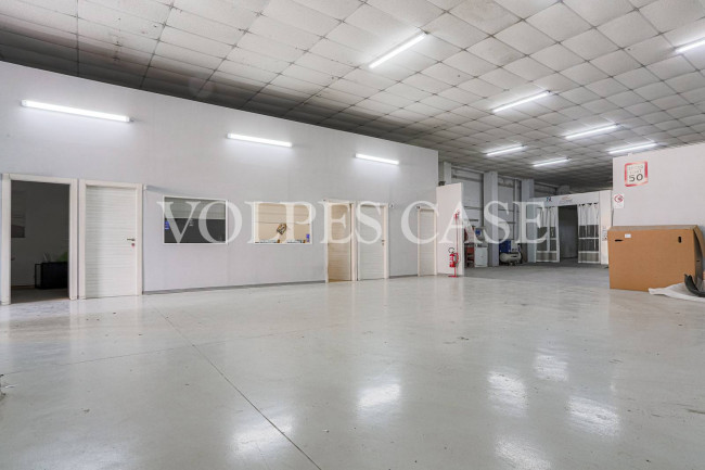 Capannone in vendita a Roma in zona Pietralata