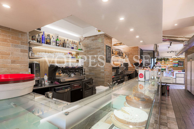 Attività commerciale in vendita a Roma in zona Pineta Sacchetti