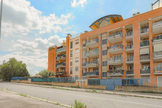Studio/Ufficio in vendita a Roma in zona Lunghezza
