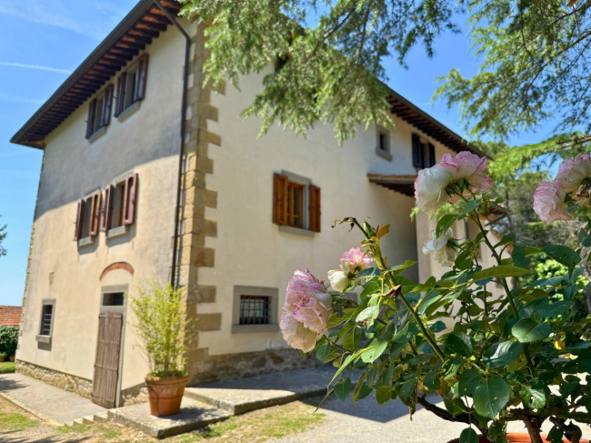 Villa for sale in Arezzo in  area