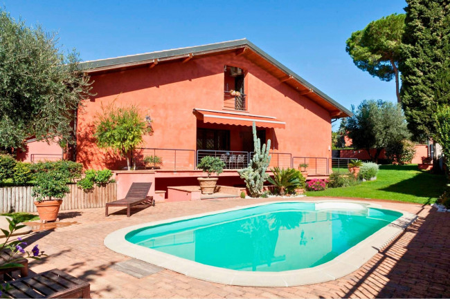 Villa in vendita a Roma in zona Prato Lauro