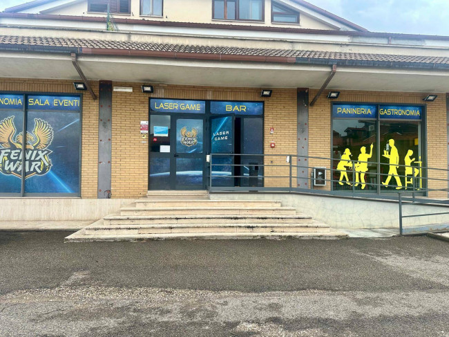 Attività commerciale in vendita a Roma in zona Borghesiana