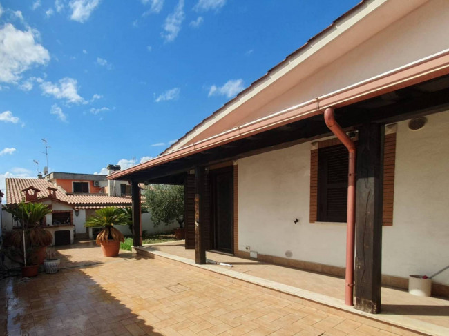 Villa trifamiliare in vendita a Ardea in zona Tor San Lorenzo