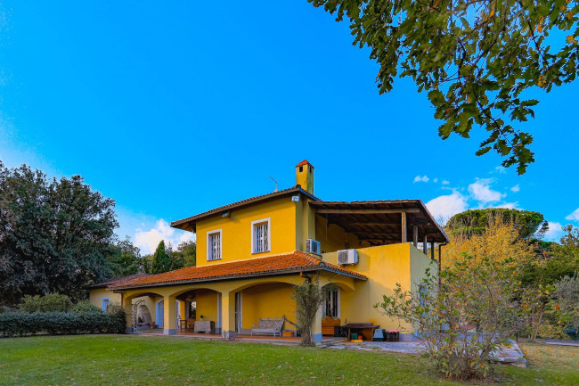 Villa for sale in Formello in  area