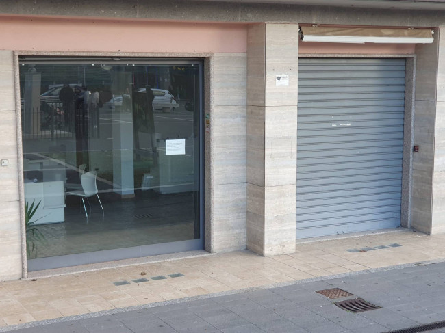 Locale/Negozio in vendita a Fonte Nuova in zona Tor Lupara