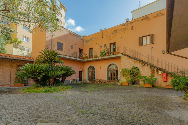 Studio/Ufficio in affitto a Roma in zona Trastevere