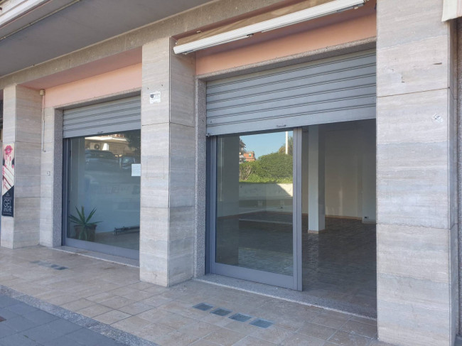Showroom for sale in Fonte Nuova in Tor Lupara area