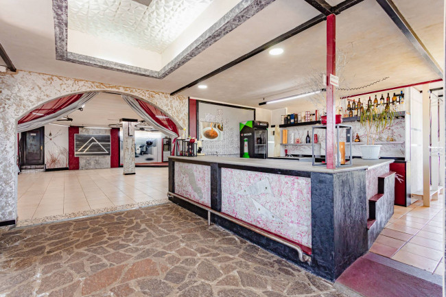 Locale/Negozio in vendita a Bracciano in zona Vigna di Valle