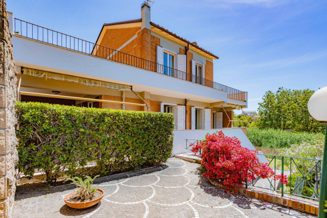 Villa for sale in Anzio in Lavinio Lido di Enea area