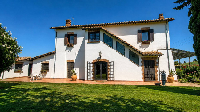 Villa in vendita a Nepi in zona 