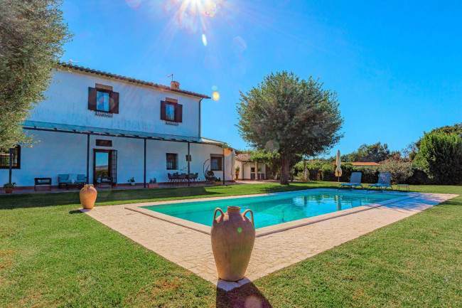 Villa in vendita a Nepi in zona 