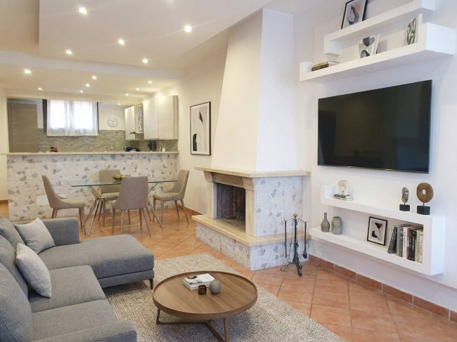 Villino a schiera in vendita a Fonte Nuova in zona Tor Lupara