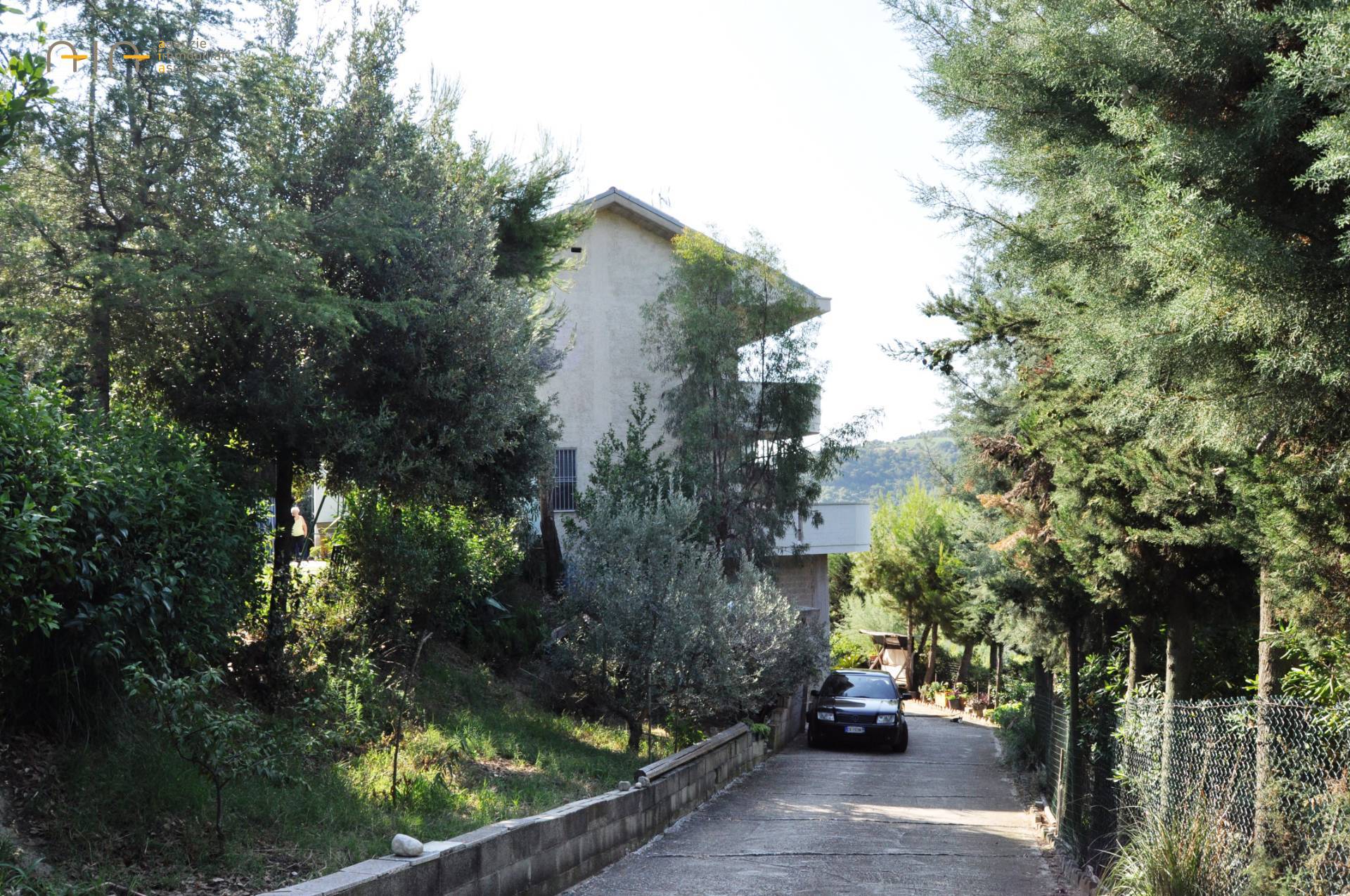 Villa Unifamiliare - Indipendente ACQUAVIVA PICENA vendita  Collinare (esposizione verso monti)  Abitare Gruppo Immobiliare