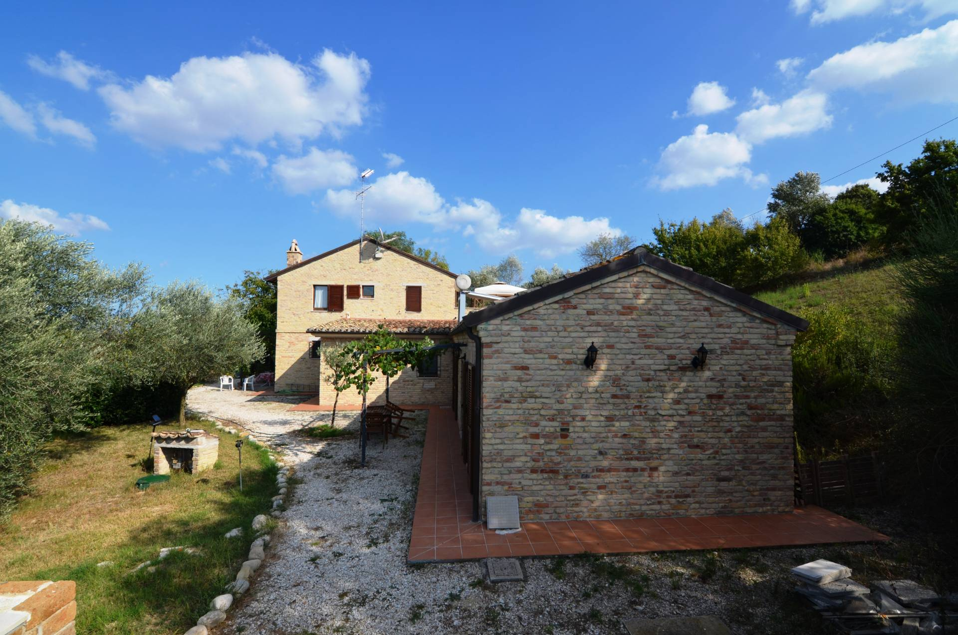 Rustico - Cascina RIPATRANSONE vendita  Collinare  Abitare Gruppo Immobiliare