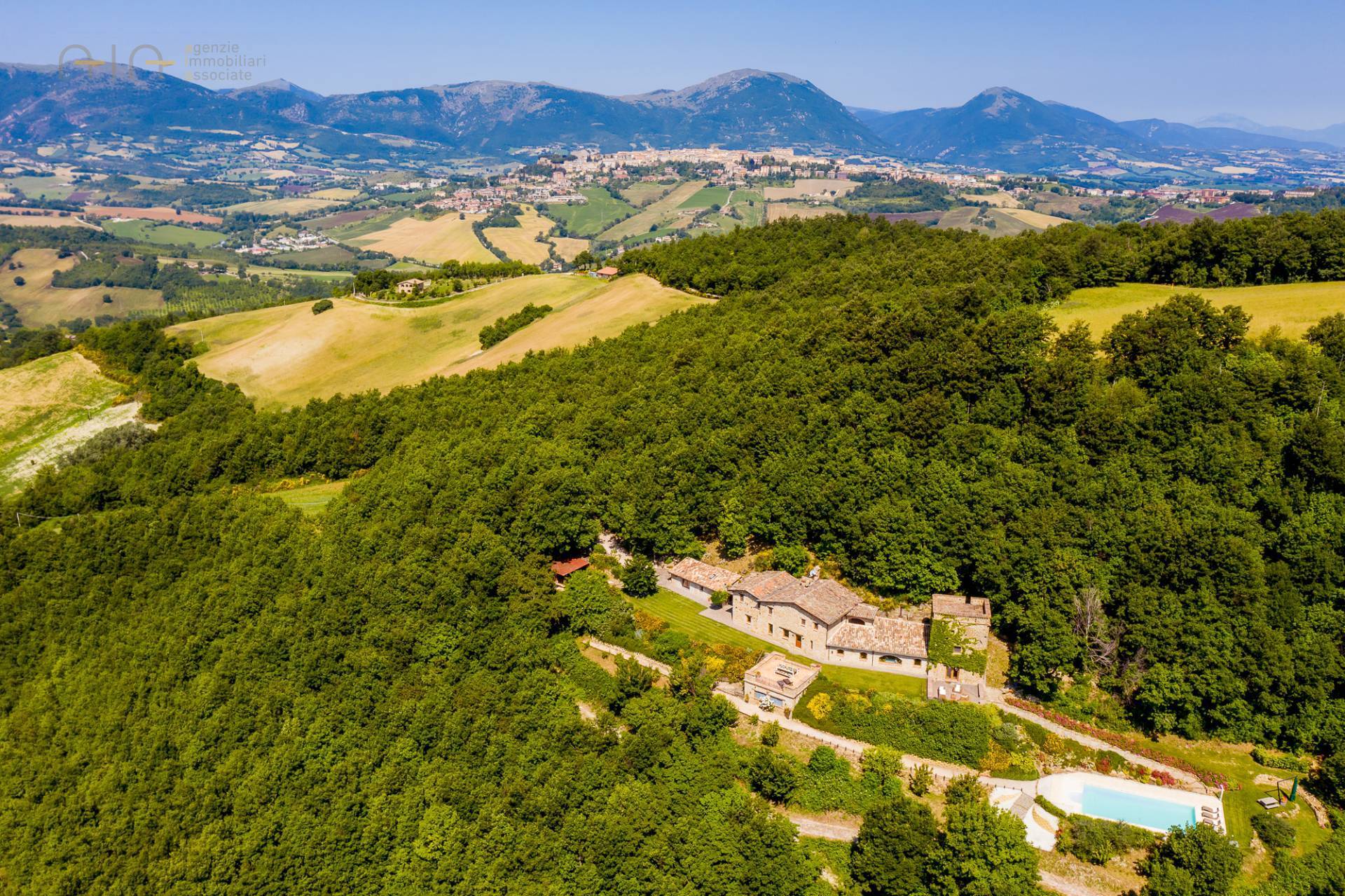 Rustico - Cascina CAMERINO vendita    Abitare Gruppo Immobiliare