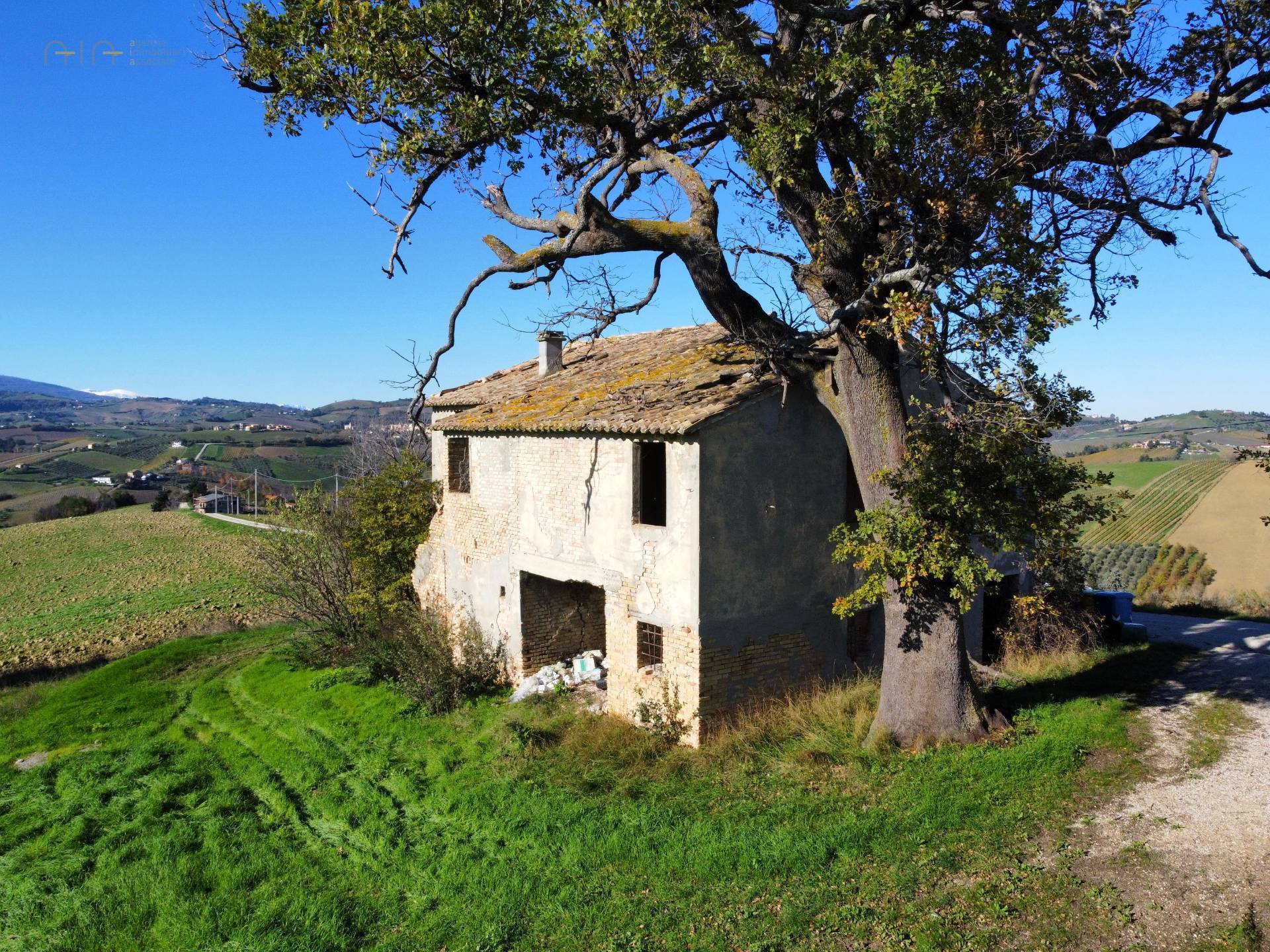 Rustico in vendita a Offida (AP)