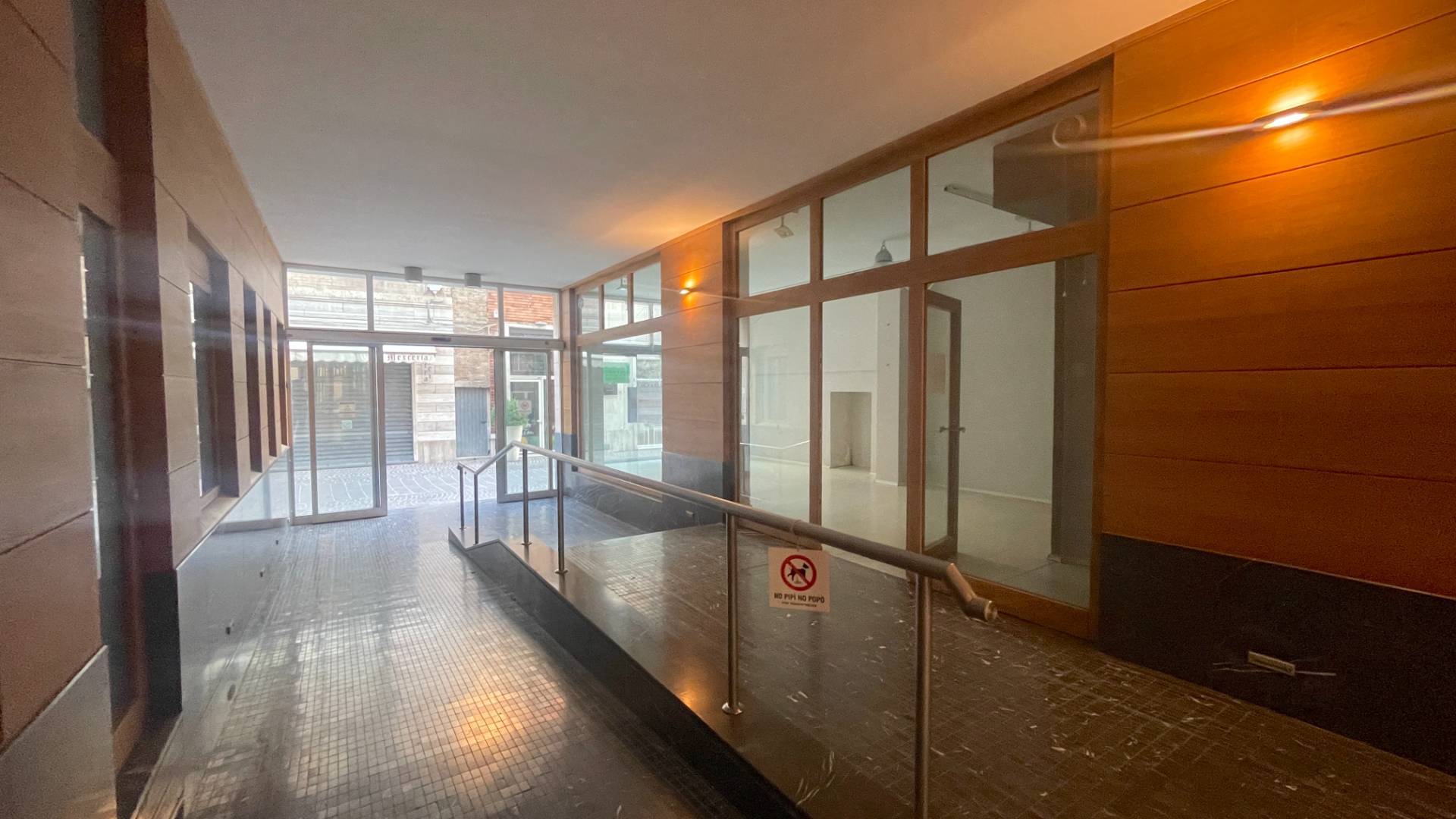 Fondo commerciale in affitto a San Benedetto Del Tronto (AP)
