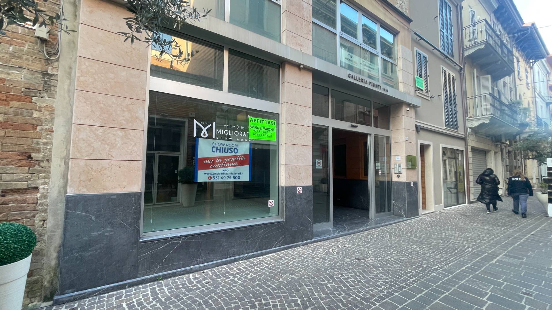 Fondo commerciale in affitto a San Benedetto Del Tronto (AP)