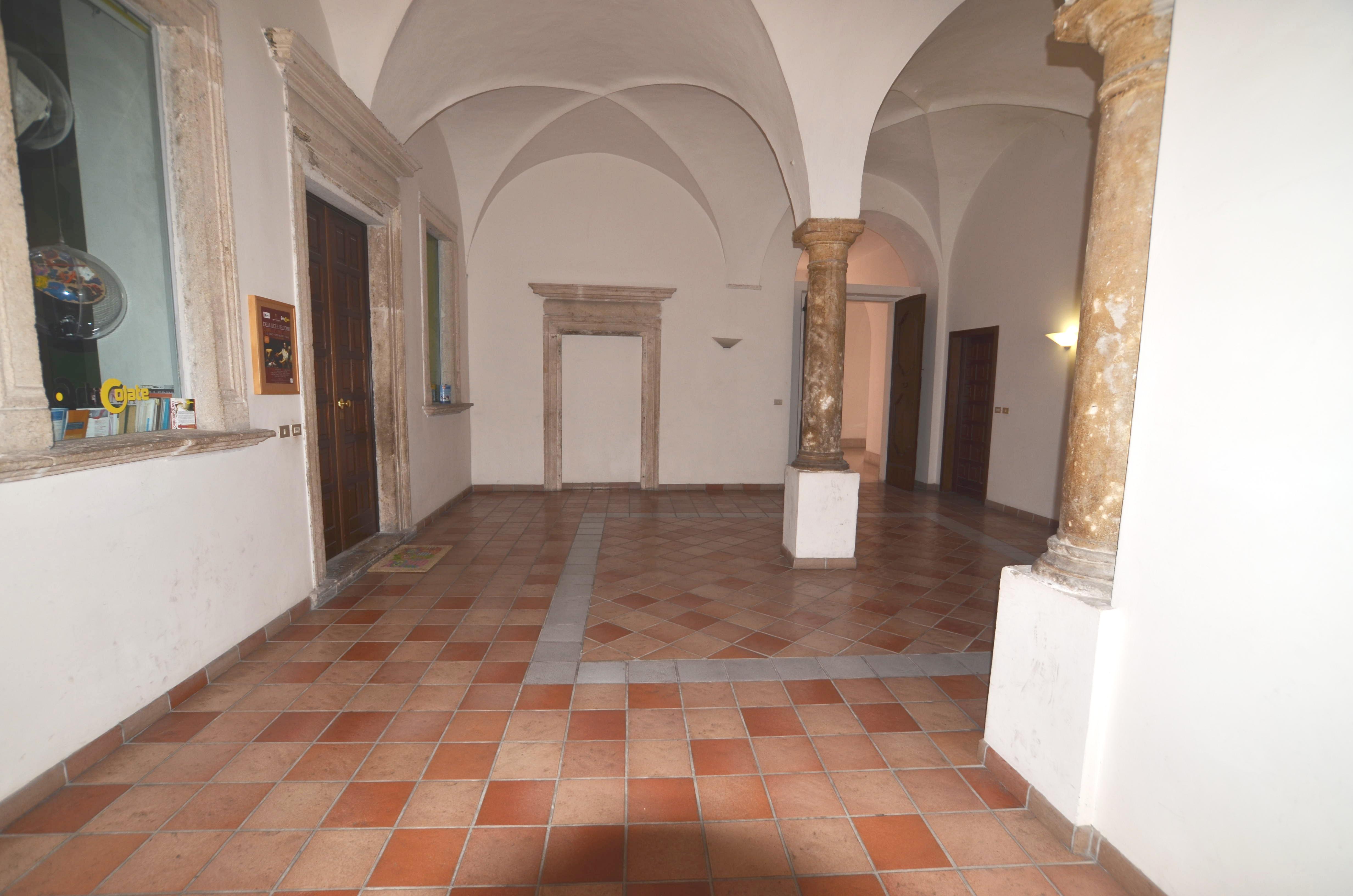 Ufficio - Loc.Com. ASCOLI PICENO affitto  Centralissima (antico Incasato Medievale)  La Mer