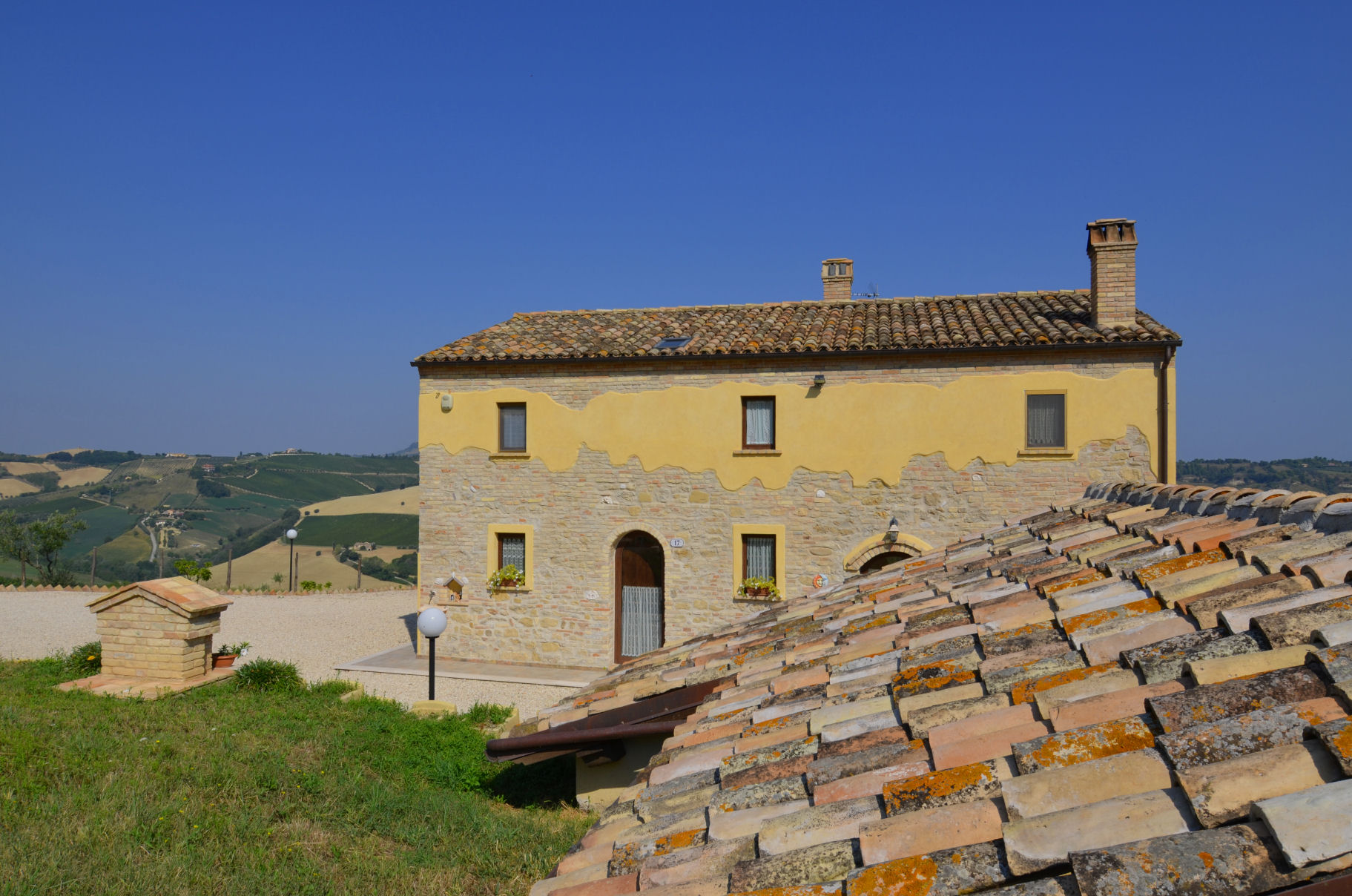 Rustico - Cascina ACQUAVIVA PICENA vendita  Collinare (esposizione verso il mare)  Abitare Gruppo Immobiliare