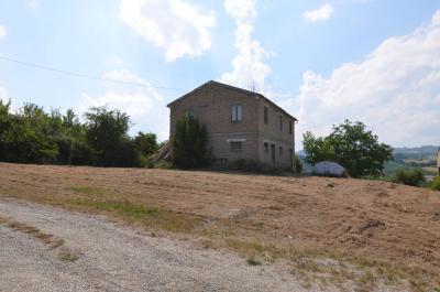 Casale Colonico in vendita a Castignano
