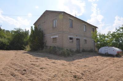 Casale Colonico in vendita a Castignano