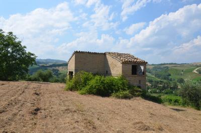 Casale Colonico in vendita a Castignano