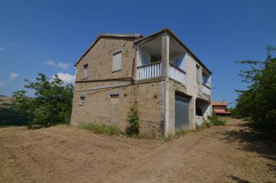 Casale Colonico in vendita a Castignano