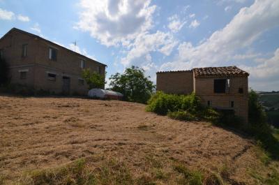 Casale Colonico in vendita a Castignano