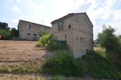 Casale Colonico in vendita a Castignano