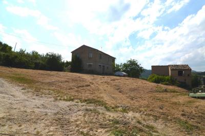 Casale Colonico in vendita a Castignano