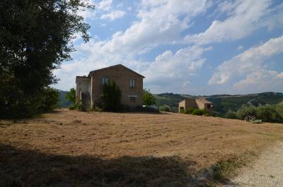 Casale Colonico in vendita a Castignano