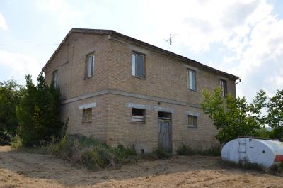 Casale Colonico in vendita a Castignano