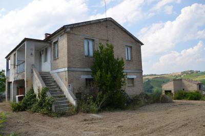 Casale Colonico in vendita a Castignano
