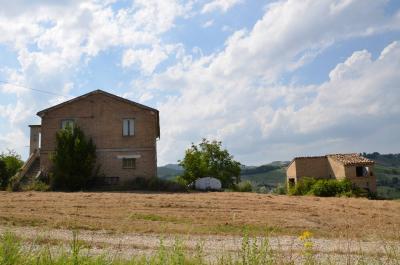 Casale Colonico in vendita a Castignano