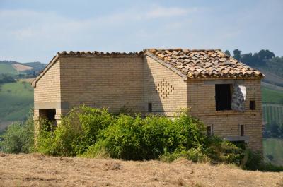 Casale Colonico in vendita a Castignano