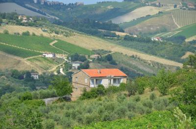 Casale Colonico in vendita a Castignano